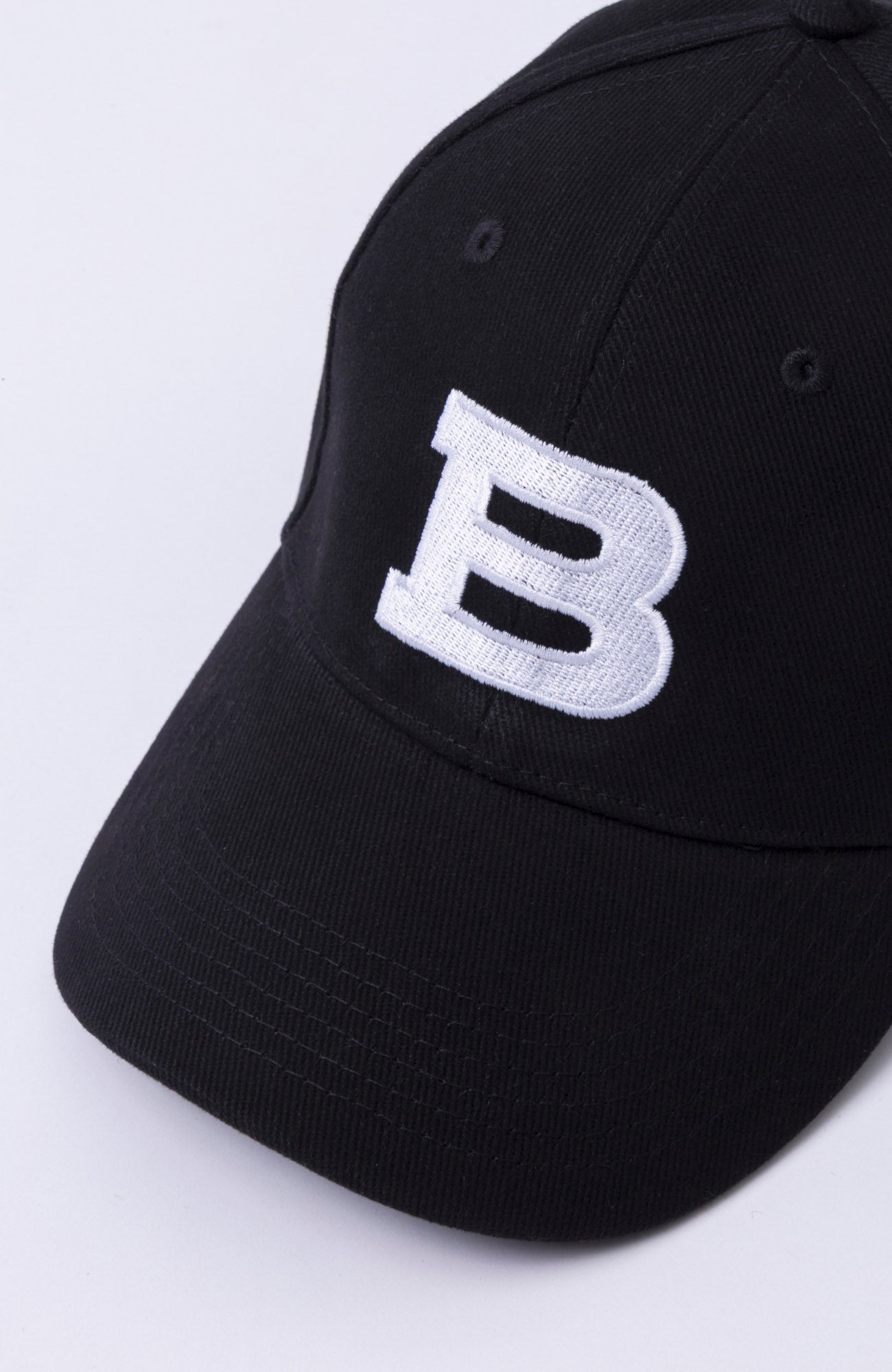 CLASSIC 6 PANEL - EMBROIDERED 'B' CAP - Black