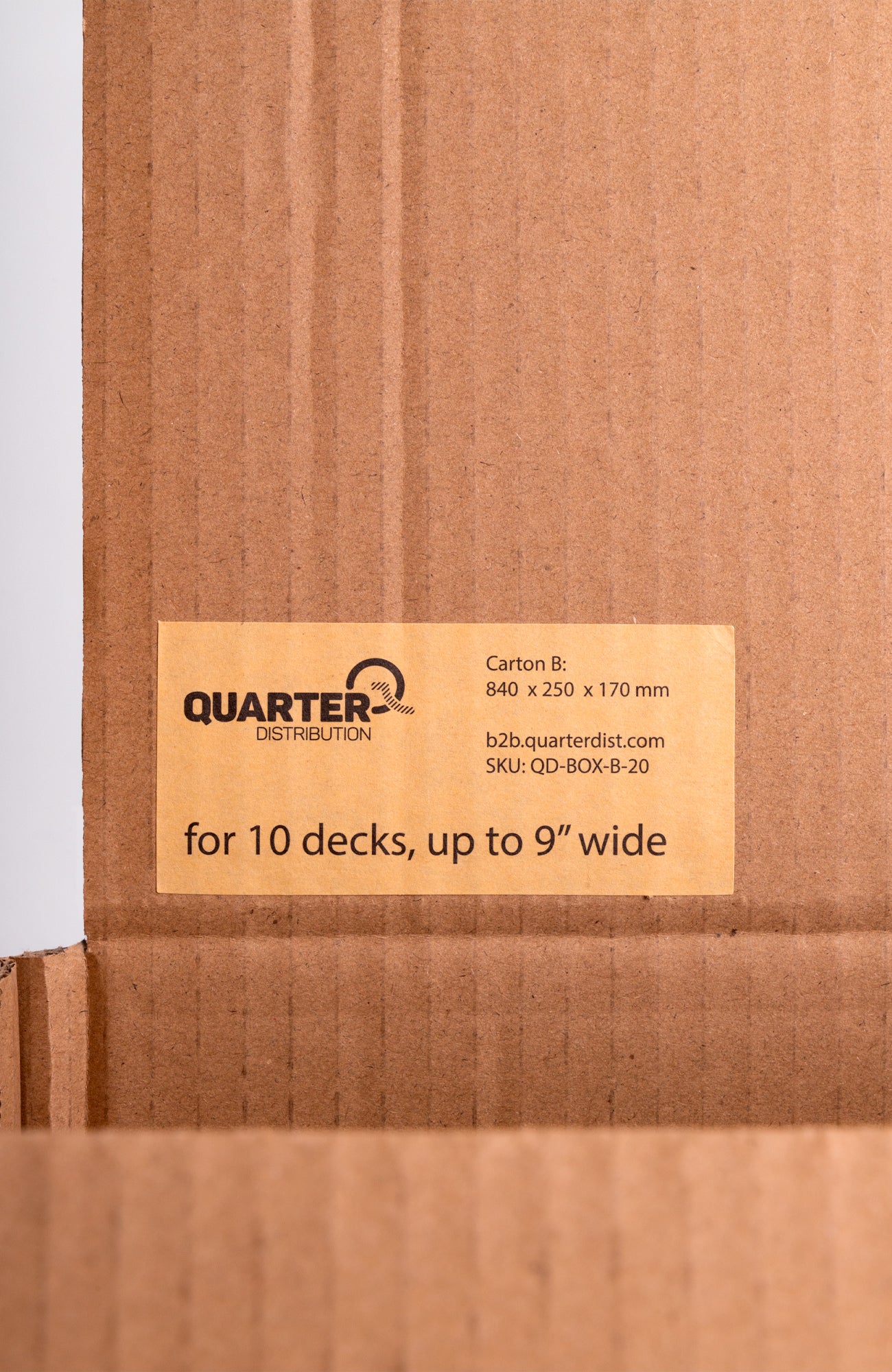 Karton B-10D: für 10 Decks, bis zu 9” breit (20 Stk.) 840x250x170mm