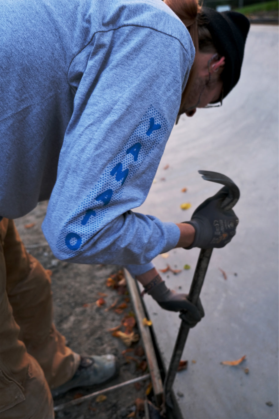 "Hart" Longsleeve - Dry Concrete