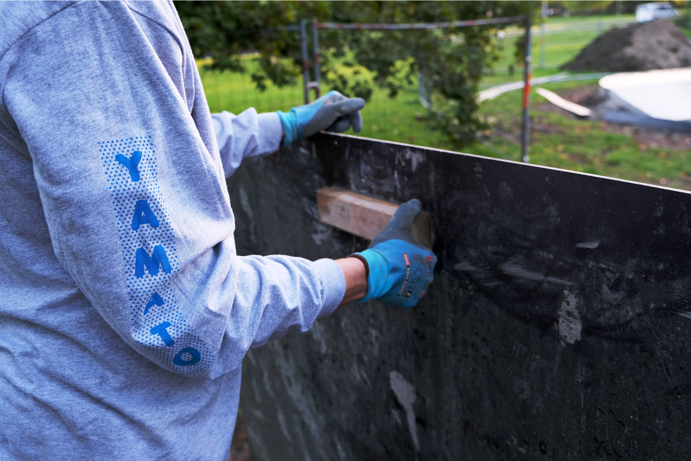 "Hart" Longsleeve - Dry Concrete