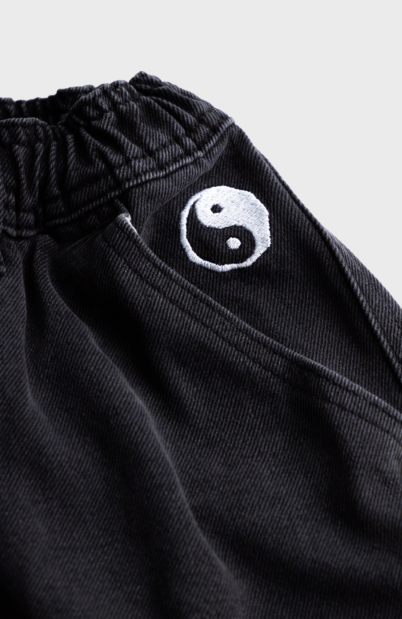 YIN YANG PANTS - Black washed Denim