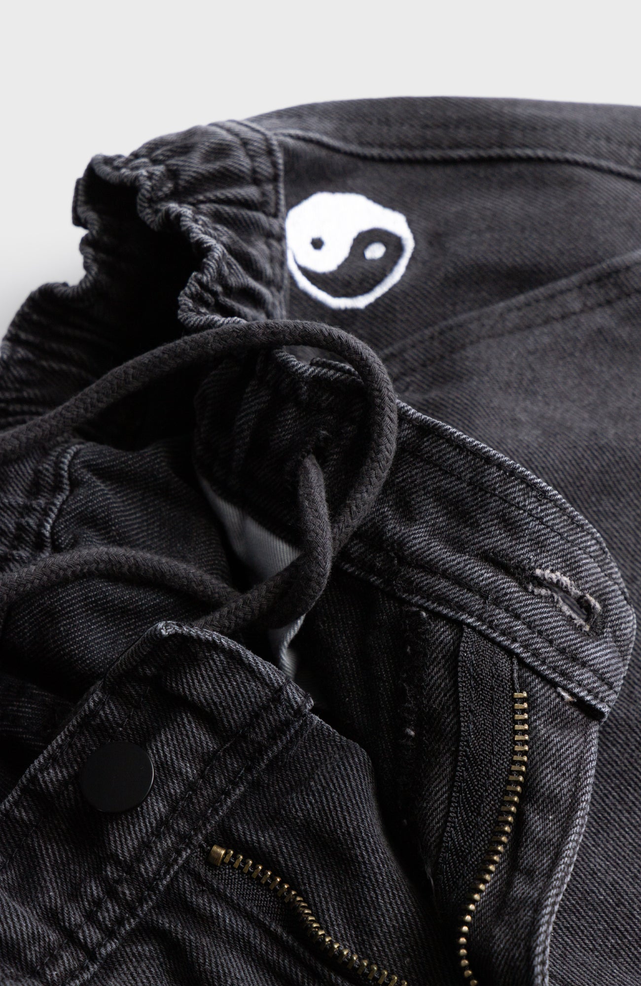 YIN YANG PANTS - Black washed Denim